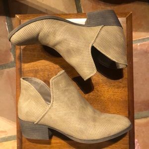 Madden Girl patent leather booties. Size 7. Taupe